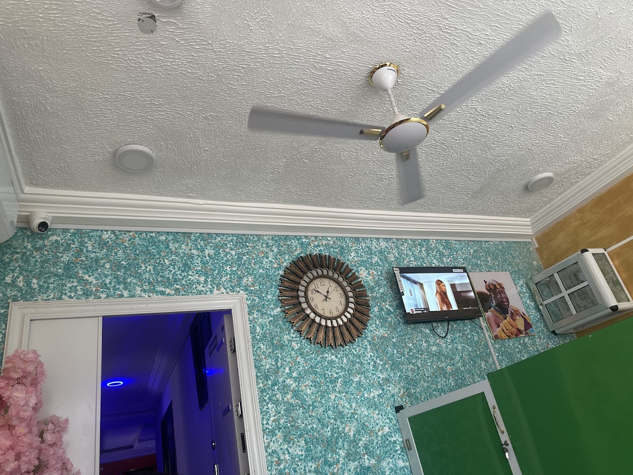 Lobby ceiling and decor detail